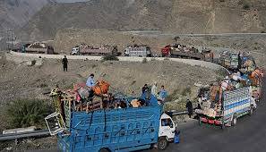 غیر قانونی طور پر رہائش پذیر افغانیوں کو طورخم کے راستے واپس بھیجنے کا سلسلہ جاری