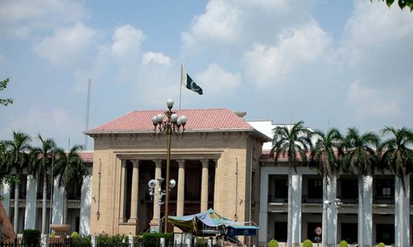پنجاب اسمبلی میں وزیراعلیٰ کیمپ آفس کے خلاف تحریک التواء