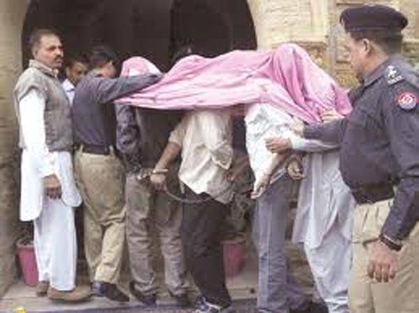 کراچی سے 4قاتل گرفتار ،دستی بم سمیت بھاری اسلحہ بر آمد