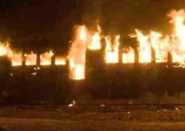 باﺅ ٹرین نذر آتش، وزارت ریلوے نے حکومت پنجاب سے ہرجانے کا مطالبہ کردیا