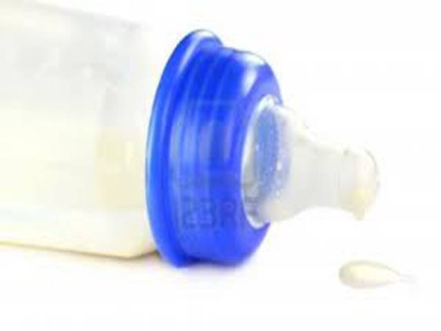 ماں کے بجائے’ بوتل‘ کا دودھ بچے کیلئے ’سگریٹ ‘ جیسا کام کرتا ہے : طبی ماہرین