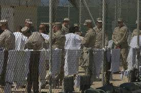  گوانتاناموبے جیل میں قیدیوں پر امریکی فوجی پل پڑے 