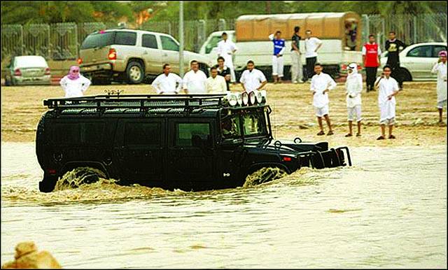 جدہ: سعودی عرب میںطوفانی بارشوں اور سیلاب سے سولہ افراد جاں بحق ہوگئے