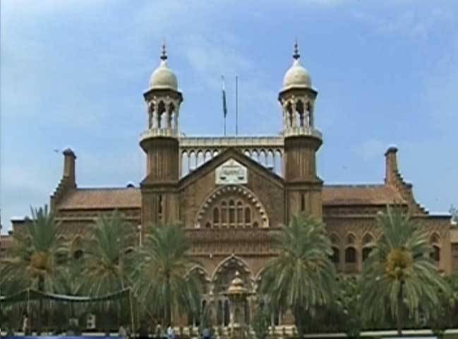 پرویز مشرف نااہلی کیس کی سماعت غیر معینہ مدت کیلئے ملتوی ، عدالت نے معاملہ چیف جسٹس کو بھجوادیا