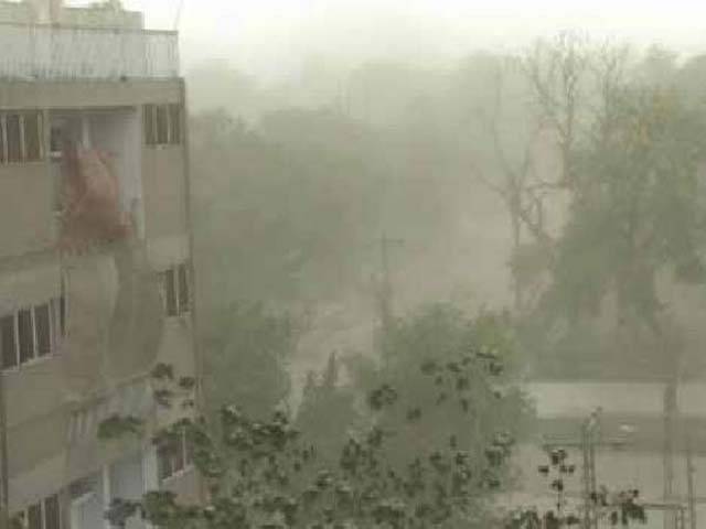 پشاور میں طوفان َبادو باراں نے دیواریں گرا دیں، 3بچے جاں بحق،7زخمی