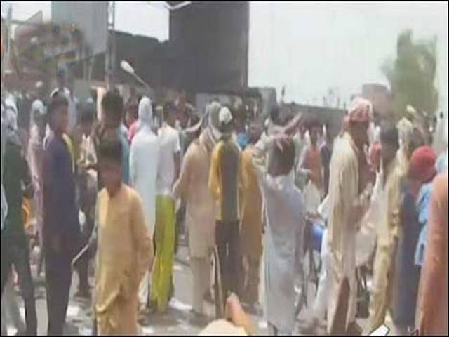 فیصل آباد میں عوام نے گرمی نکال لی، گرڈ سٹیشن پر حملہ کر دیا