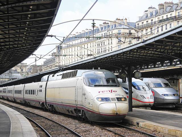 فرانسیسی ٹرین پٹری سے اتر گئی ، 8افراد ہلاک 
