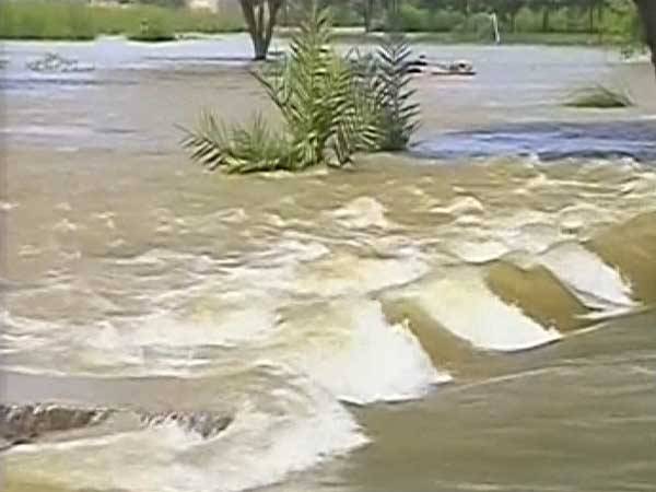 دریائے سندھ ،چناب اور دکابل میں نچے درجے کا سیلاب،بھارتی پانی کی وجہ سے نالہ ڈیک میں ایک اورطغیانی ، سیالکوٹ شہر میں پانی داخل 