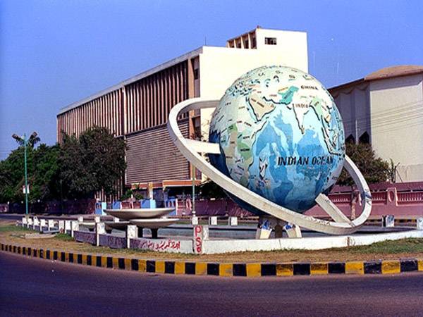 کراچی صدر تھانے پر بم سے حملہ