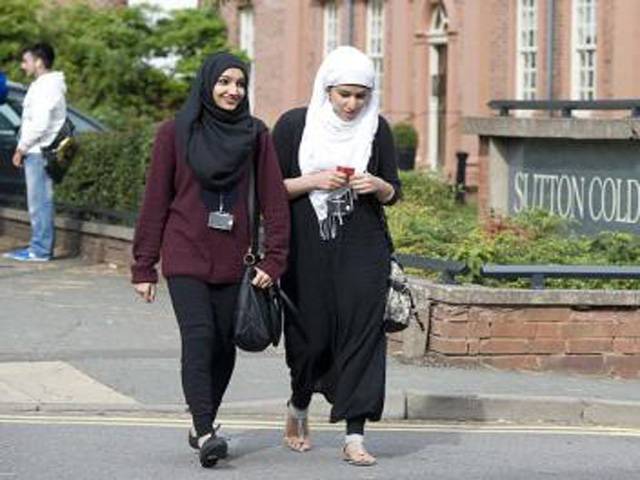 برمنگھم میٹروپولیٹن کالج نے مسلمان لڑکیوں کے نقاب کرنے پر پابندی عائد کردی 