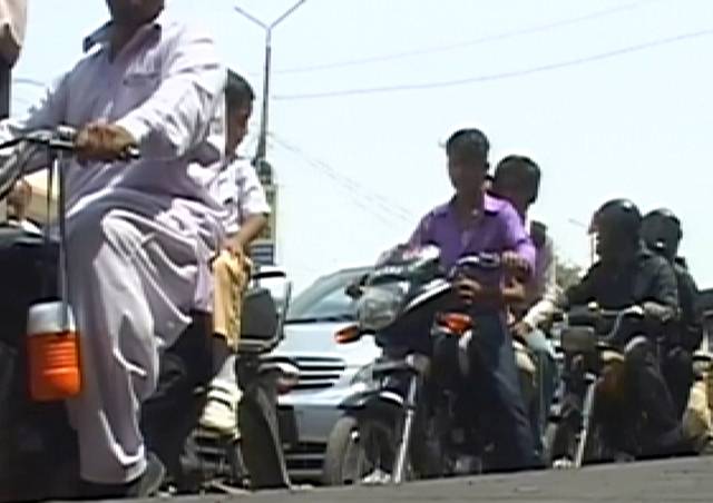 سندھ کے 5 شہروں میں ڈبل سواری پر پابندی عائد، 12 ربیع الاول پر موبائل بھی بند رہیں گے