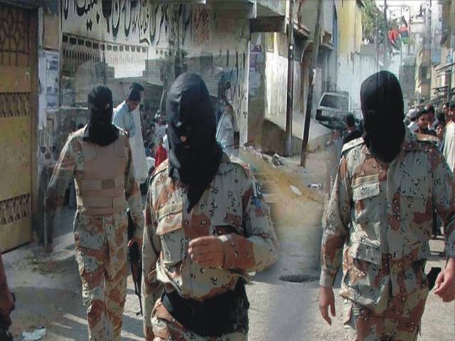 کراچی: رینجرزکی وردی میں ملبوس افراد 10لاکھ کاسامان لوٹ کرفرار