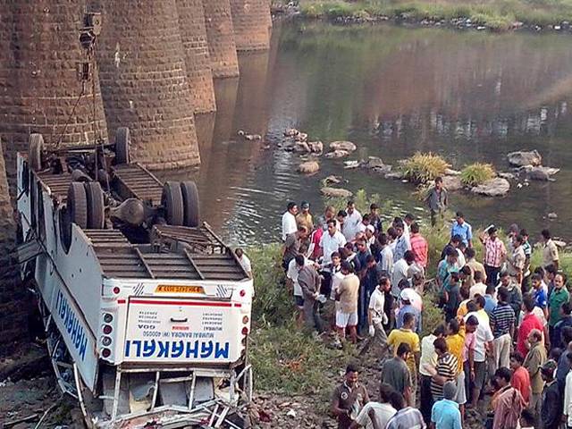 بھارت میں مسافربس دریا میں جاگری،13 روسی سیاح ہلاک