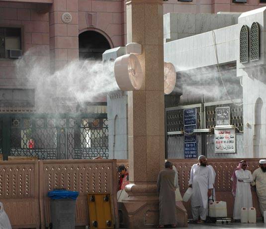 مسجد الحرام اور مسجد نبو ی میں نصب واٹر سپرے فین 24گھنٹے چلانے کا فیصلہ