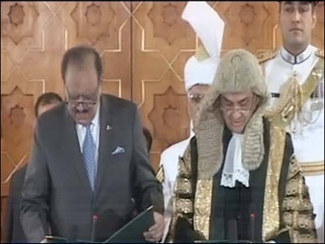  جسٹس ناصر الملک نے چیف جسٹس آف پاکستان کے عہدے کا حلف اٹھا لیا ، وزیر اعظم ، سروسز چیفس کی تقریب میں شرکت