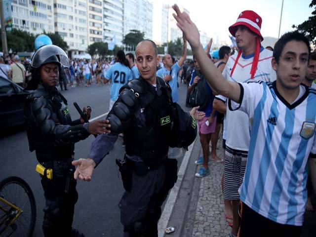ٹیم کی شکست پر ارجنٹائن کے شائقین سراپا احتجاج،مظاہرے توڑ پھوڑ