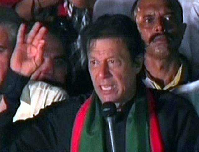 مشکل وقت میں قوم کی پہچان ہوتی ہے، 18 دنوں میں پاکستانیوں کو قوم بنتے دیکھا: عمران خان 