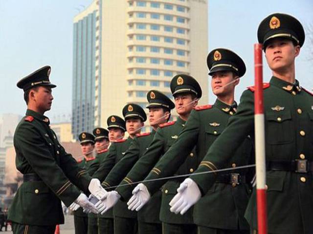 پریڈ کی تیاری کےلئے چینی فوجی کس اذیت سے گزرتے ہیں ؟