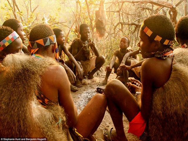 دنیا کا قدیم ترین پراسرار قبیلہ کیسے زندگی گزارتا ہے؟