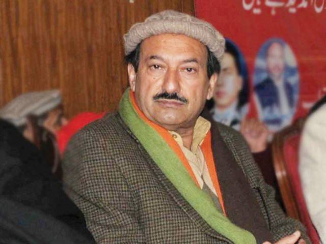 خیبر پختونخواہ حکومت کے دو وزراءطالبا ن کو بھتہ دیتے ہیں: سینیٹرزاہد خان کا انکشاف