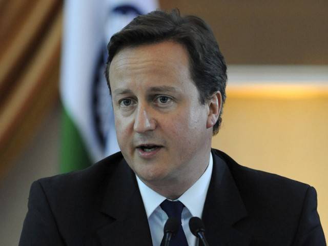 برطانوی وزیر اعظم کو ایک شخص نے سڑک پر ’دھکا‘ دے دیا