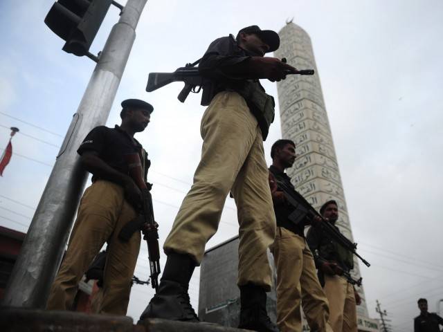  کراچی: مبینہ پولیس مقابلے میں 3خود کش بمبار ہلاک، بھاری مقدار میں گولہ بارودبر آمد