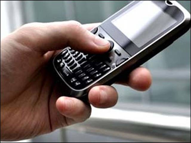 سیکیورٹی خدشات کے پیش نظر ملک کے مختلف شہروں میں موبائل فون سروس معطل کر دی گئی 