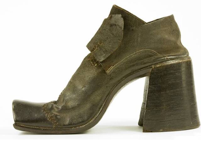 خواتین کے پسندیدہ جوتے دراصل مَردوں کےلئے ایجاد کئے گئے 