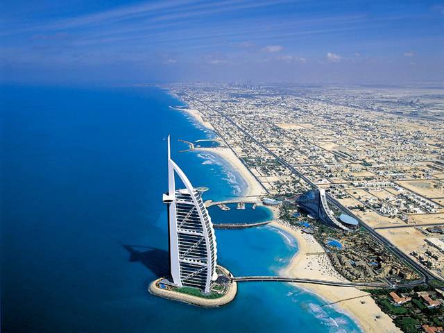 متحدہ عرب امارات: غیر ملکی ورکروں پر نئی پابندی لگانے کی تیاری 
