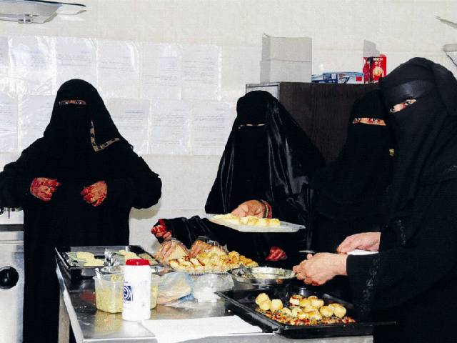 سعودی عرب:خواتین پر بھی مَردوں والی پابندی