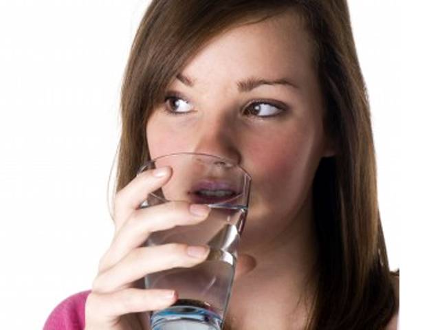 پانی کھانے سے پہلے پینا چاہیے یا دوران،دلچسپ جواب جانئے