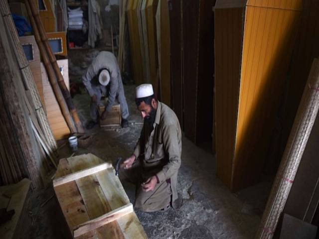 پاکستان میں کفن اور تابوتوں کا کاروبار عروج پر پہنچ گیا