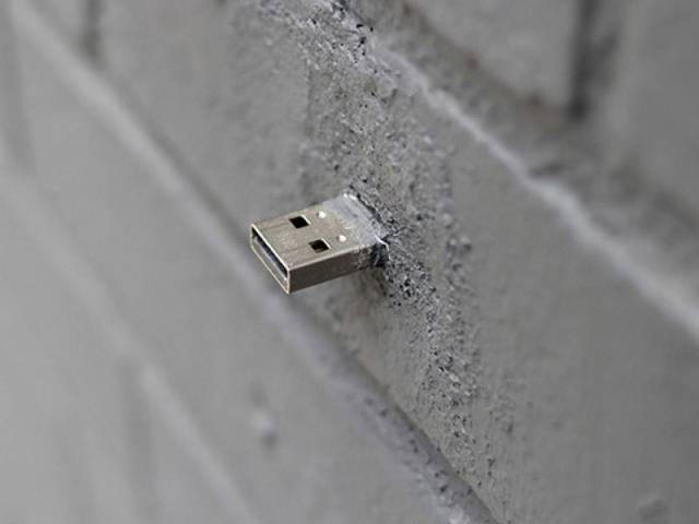  نیویارک شہر کی دیواروں میں جگہ جگہ نصب USB کے پیچھے چھپی دلچسپ کہانی سامنے آگئی