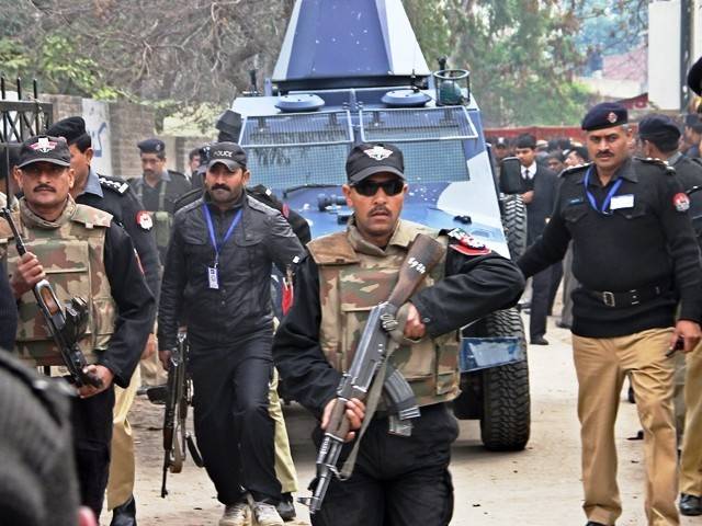 قلعہ گجر سنگھ میں پولیس کا سرچ آپریشن، ایک غیر ملکی گرفتار