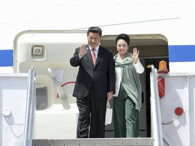 چینی خاتون اول نے پاکستانی پرچم کے رنگوں والی شلوار قمیض زیب تن کی