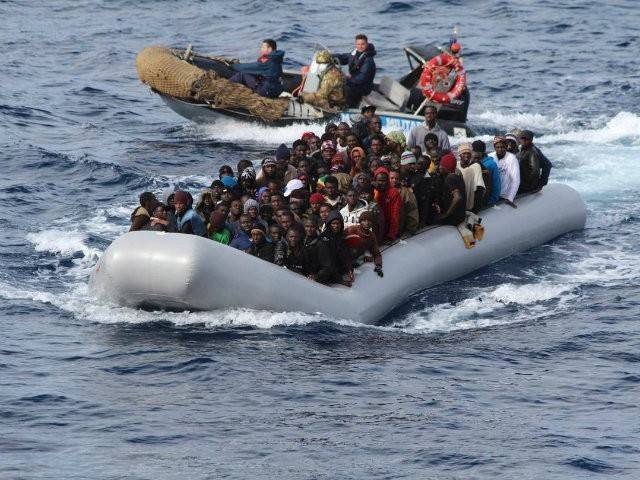 تارکین وطن کی کشتی ڈوبنے سے درجنوں افراد ہلاک