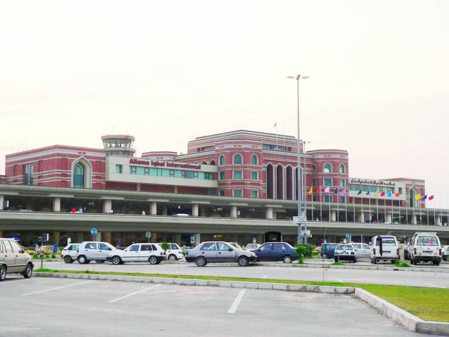کرنسی سمگلنگ کیس: لاہور ائیرپورٹ سے گرفتار شخص کے اہم انکشافات، مسلم لیگ ن کیلئے بڑی مشکل کھڑی ہو گئی