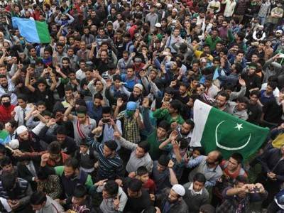 مقبوضہ کشمیر میں آزادی کی تحریک زور پکڑنے لگی ، سبز ہلالی پرچم لہرادیئے گئے