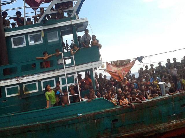 برما نے ایک بار پھر مسلمانوں پر ظلم کا پہاڑ گرادیا،پکڑی گئی کشتی میں سوار مسلمانوں کی ایسی حالت کر دی کہ جان کر دل خون کے آنسو روئے