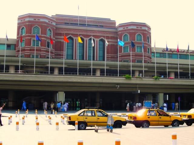  پولیس کی کاروائی ، لاہور ایئرپورٹ سے مبینہ دہشت گرد گرفتار 