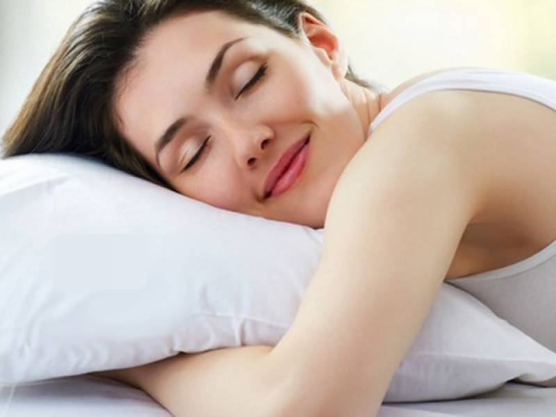 اگر نیند پوری کرنے کے باوجود آپ کو تھکاوٹ محسوس ہوتی ہے تو اس آسان ترین مشورے پر عمل کر کے دیکھیں 