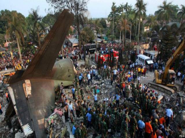 انڈونیشیا میں فوجی طیارہ حادثہ، 141 لاشیں برآمد، آپریشن جاری 