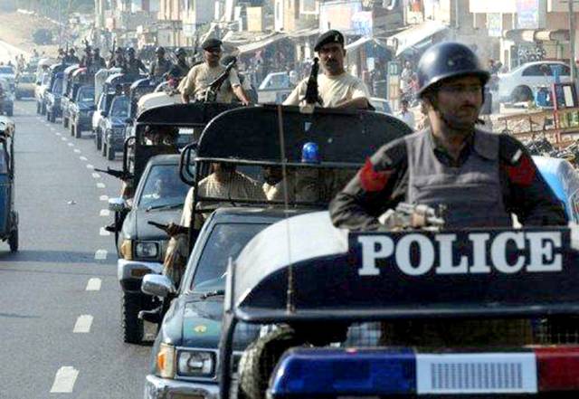 عوام کو کیسا خطرہ ہے؟ سندھ پولیس کی بھاری نفری سیاستدانوں کی حفاظت پر معمور 