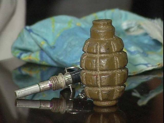 مقبوضہ کشمیرمیں بھارتی قافلے پر دستی بموں سے حملہ، ایک اہلکار ہلاک، 3 زخمی