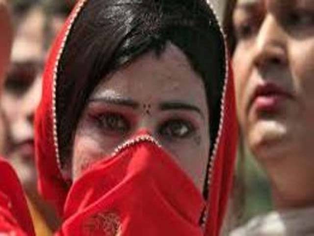 خواجہ سراﺅں کاپنجاب اسمبلی کے سامنے دھرنا، سرکاری ملازمتوں کا مطالبہ