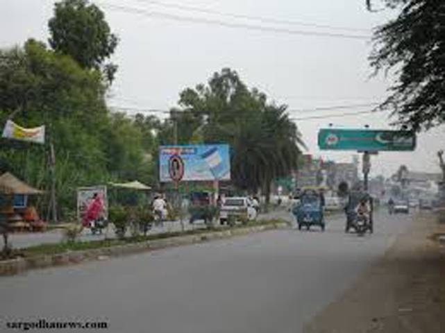 سرگودھا فیصل آباد مین روڈ پر پولیس ہونے کے باوجودڈاکو تین وارداتیں کر گئے