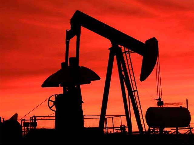 پٹرول صارفین کیلئے زبر دست خوشخبری،نیا ریکارڈ بن گیا ،عالمی منڈی میں تیل کی قیمت ناقابل یقین حد تک کم ہو گئی 