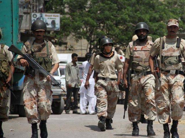 کراچی میں رینجرز اور حساس اداروں کی کارروائی ،دو دہشتگرد ہلاک،حساس ادارے کا افسر شہید،دوخواتین گرفتار 