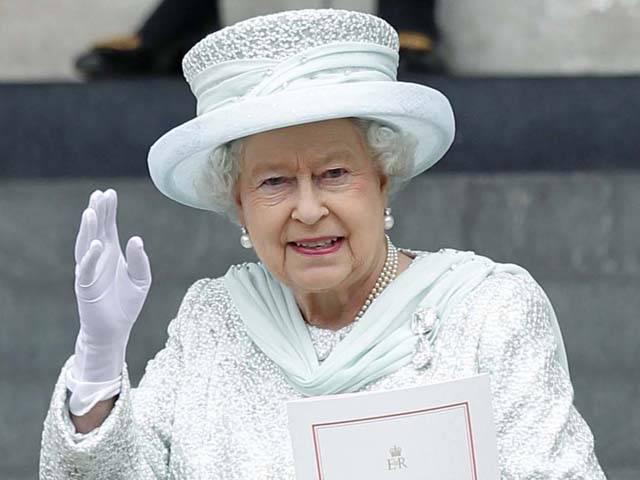 برطانوی ملکہ ایلزبتھ دوئم کی شادی کے کیک کا ٹکڑا پانچ سو پاؤنڈ میں نیلام ہوگیا