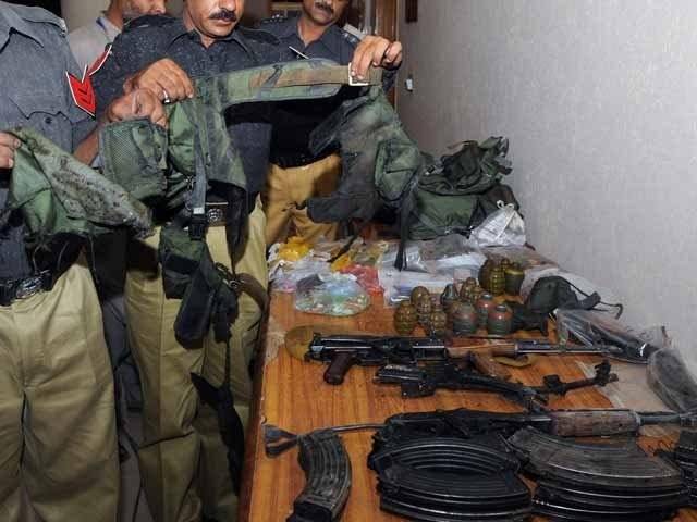 پولیس اور حساس اداروں کی حیدرآباد میں کارروائی ،تین خواتین سمیت 9دہشتگرد گرفتار 